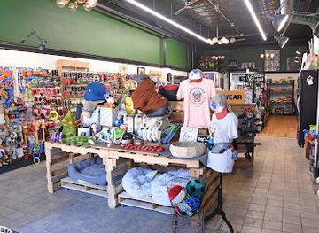 iowa/decorah/shop/lulu-bb-s-pet-market