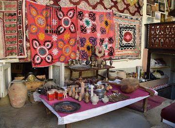 uzbekistan/samarkand/shop/haydar-s-antique-shop-flea-market