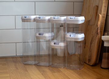 iceland/keflavik/shop/lilly-co