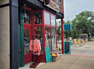 illinois/western-illinois/shop/wild-rose-artisans-gallery-boutique