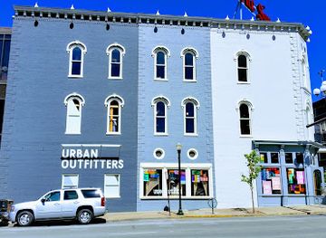 kentucky/jackson-purchase/shop/urban-outfitters