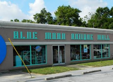 florida/pensacola-beach/shop/blue-moon-antique-mall