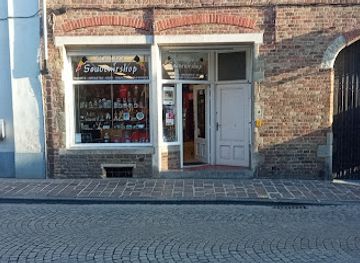 belgium/bruges/shop/souvenirshop-brugge