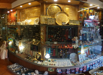 italy/pisa/shop/piccolo-mondo-sovenirs-gifts-pisa