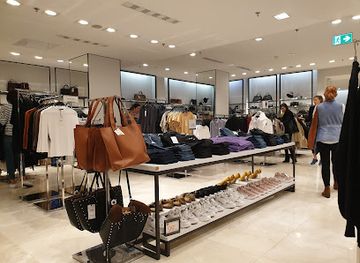 poland/krakow/shop/zara