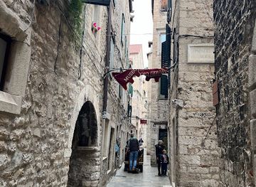 croatia/split/old-town/shop/souvenir-shop-priska-split