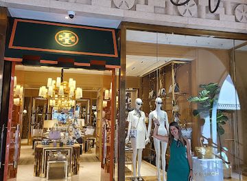 the-bahamas/nassau-and-paradise-island/shop/tory-burch-coral-towers-atlantis