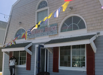 rhode-island/narragansett-beach/shop/the-boat-house