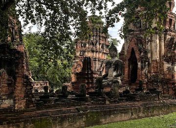 thailand/ayutthaya/wat-mahathat/shop/saan