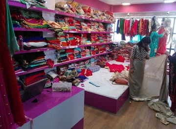 nepal/kathmandu/durbar-square/shop/bhumi-s