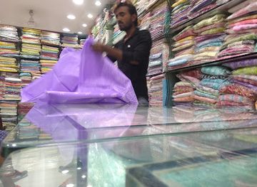 india/lucknow/hazratganj/shop/souvenir-chikan