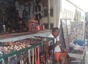 cabo-verde/praia-de-carlota/shop/zezinho-artesanato