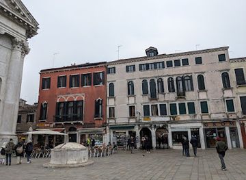italy/venice/dorsoduro/shop/madera