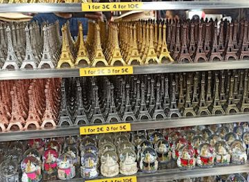 france/paris/latin-quarter/shop/mega-souvenirs