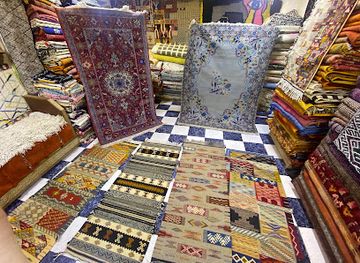 morocco/fes-region/shop/maze-of-fez-moroccan-rugs