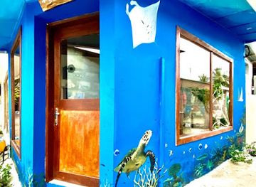 maldives/vaavu-atoll/shop/wow-souvenir