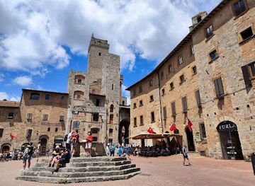 italy/san-gimignano/shop/furla