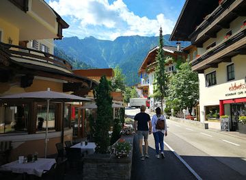 austria/mayrhofen/shop/tyrolia-buch-papier-mayrhofen