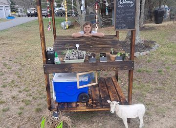 maine/old-orchard-beach/shop/the-coop
