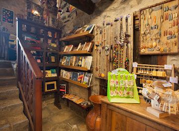 spain/ordesa-y-monte-perdido-national-park/shop/almarabu-tienda-de-regalos-artesania-moda