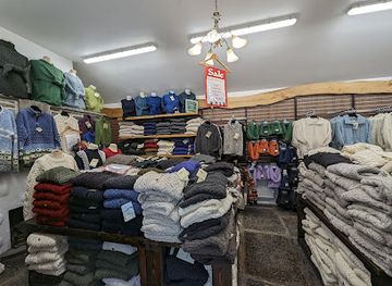 ireland/aran-islands/shop/an-pucan-aran-sweaters