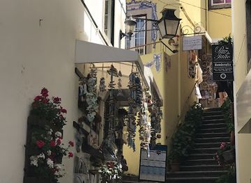 portugal/serra-de-sintra/shop/terreirinho-da-lila