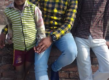 india/lucknow/charbagh/shop/footpath-bazar