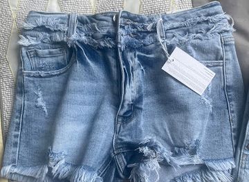 kentucky/bowling-green/shop/pink-lily-boutique-warehouse-1