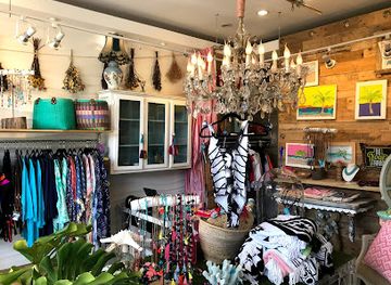 aruba/eagle-beach/shop/curated-lab