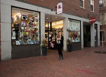 massachusetts/salem/shop/moons-gift-shop