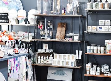 canada/northern-canada/shop/unique-town-boutique