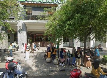 indonesia/yogyakarta/malioboro/shop/versace