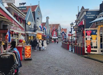 netherlands/ijsselmeer-polders/shop/cheese-factory-volendam