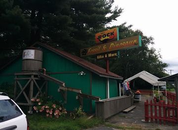 massachusetts/mohawk-trail-state-forest/shop/rock-fossil-dinosaur-shop