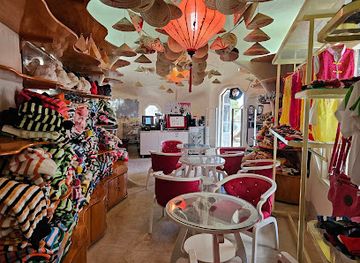 vietnam/dalat/tuyen-lam-lake/shop/crazy-shop-viet-nam