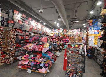 canada/montreal/old-montreal/shop/souvenirs-galerie-du-souvenirs-pokemon-collectables-joke-t-shirts-hoodies