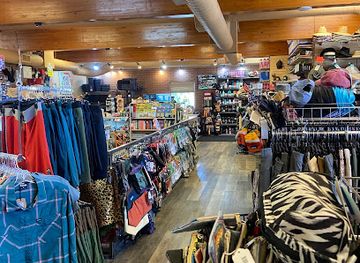 utah/arches-national-park/shop/moab-gear-trader