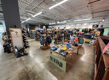 south-carolina/mauldin/shop/half-moon-outfitters