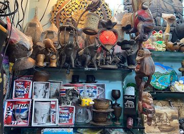 thailand/krabi/shop/lucky-shop-selling-souvenirs