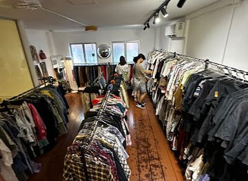 singapore/kampong-glam/shop/kaeru-thrift-store