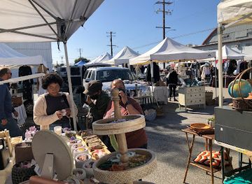 california/santa-monica/shop/santa-monica-airport-outdoor-antique-collectible-market