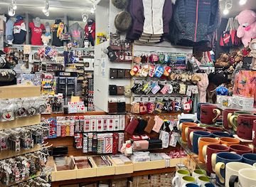 canada/montreal/downtown-montreal/shop/souvenir-cathedrale