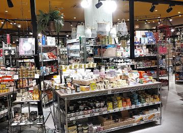 japan/okinawa/shop/plaza-house-shopping-center