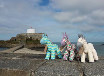 guernsey/portelet-bay/shop/guernsey-made-com