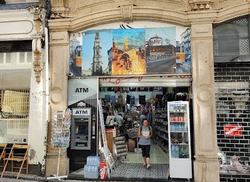 portugal/porto/baixa/shop/street-shop