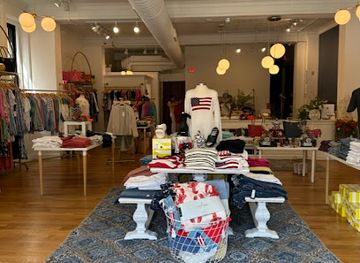 rhode-island/bristol-county/shop/beau-bleu-boutique-gifts