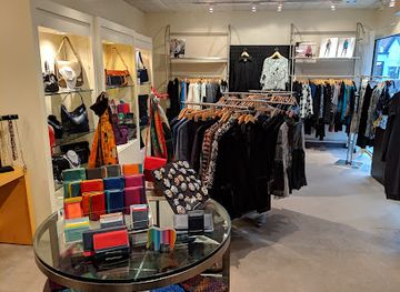 pennsylvania/pittsburgh/shop/pursuits-women-s-clothing-accessories