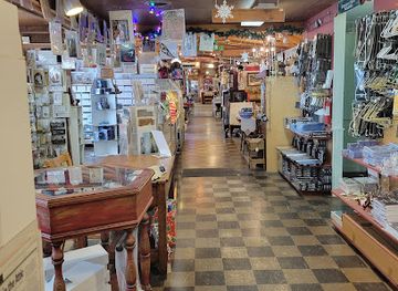 michigan/holland/shop/the-wooden-shoe-antique-mall
