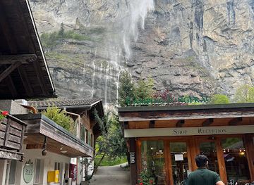 switzerland/lauterbrunnen-valley/shop/sui-fashion