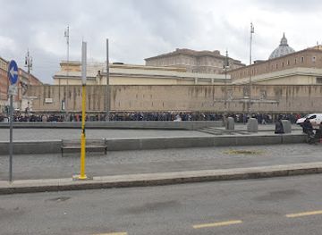 vatican-city/apostolic-palace/shop/souvenirs-edicola